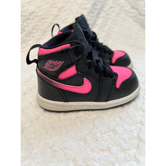 Nike Air Jordan 1 Retro High GS Black Hyper Pink Toddler Sneakers Size 6C - Picture 2 of 13
